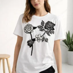 Tricou alb cu flori brodate, model elegant