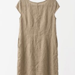 Rochie simplă din in, de culoare bej, cu mâneci scurte