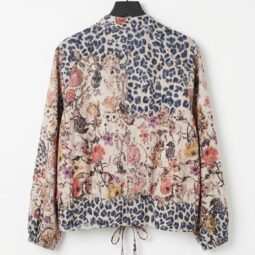Jachetă cu imprimeu floral și leopard, văzută din spate