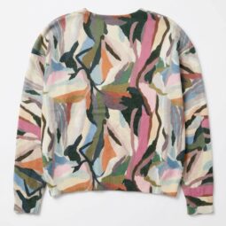 Pulover colorat cu un design abstract pe spate
